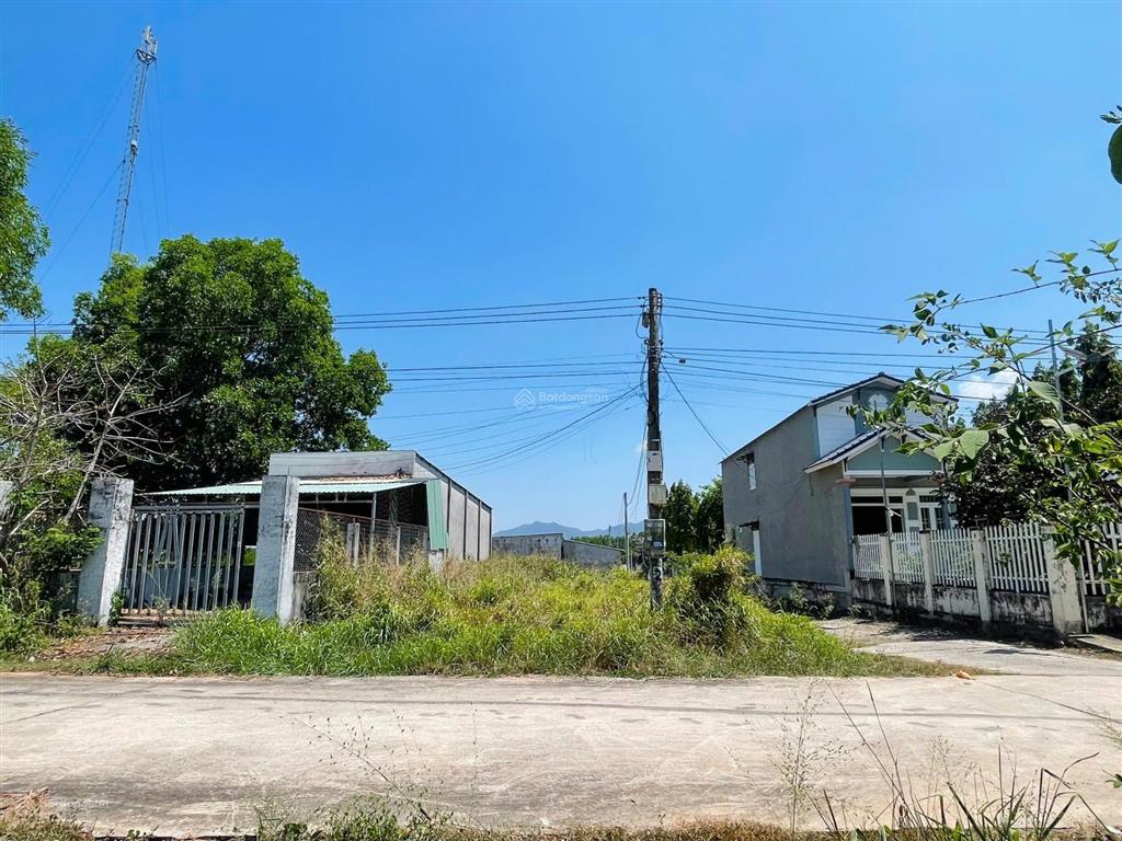 Bán 1005m² đất cln. sẵn nhà cấp 4 trên đất. giá 2,2 tỷ (lô góc 2 mặt tiền)