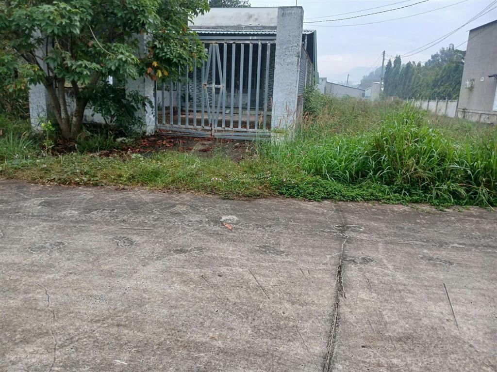 Bán 1005m² đất cln. sẵn nhà cấp 4 trên đất. giá 2,2 tỷ (lô góc 2 mặt tiền)