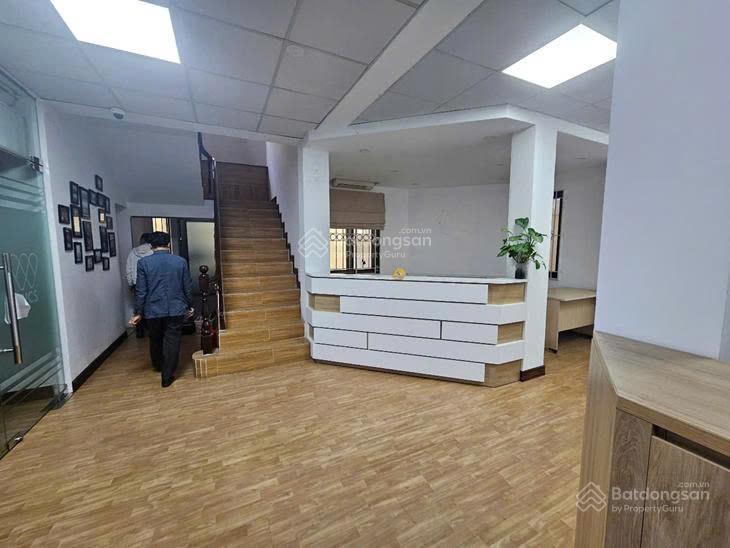 Cho thuê văn phòng tại villa số 3 thành công, 200m2 gồm tầng 1, 2. giá 250n/m2, gần hồ thành công