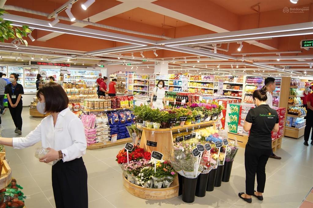 Cho thuê tòa nhà mp phố huế, 200m2 x 5 tầng, giá 150tr/tháng. có thang máy. giá gồm vat