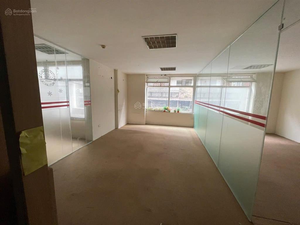 Cho thuê văn phòng tại tòa 25 lạc trung, dt 135m² giá 20tr/tháng. phù hợp văn phòng, yoga