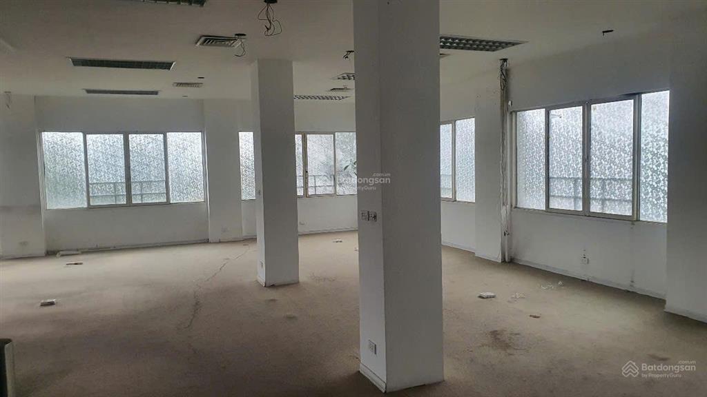 Cho thuê nhà mặt phố hàng chiếu, dt 153m2, mt 7,85m, giá 100tr/tháng. showroom, nhà hàng