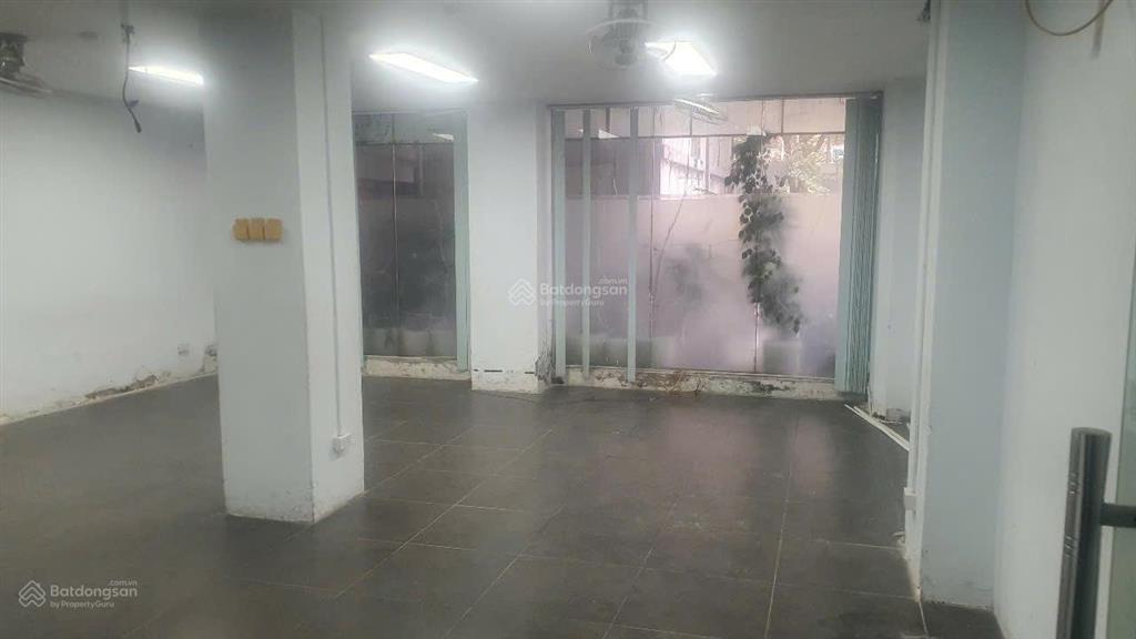 Cho thuê nhà mặt phố hàng chiếu, dt 153m2, mt 7,85m, giá 100tr/tháng. showroom, nhà hàng
