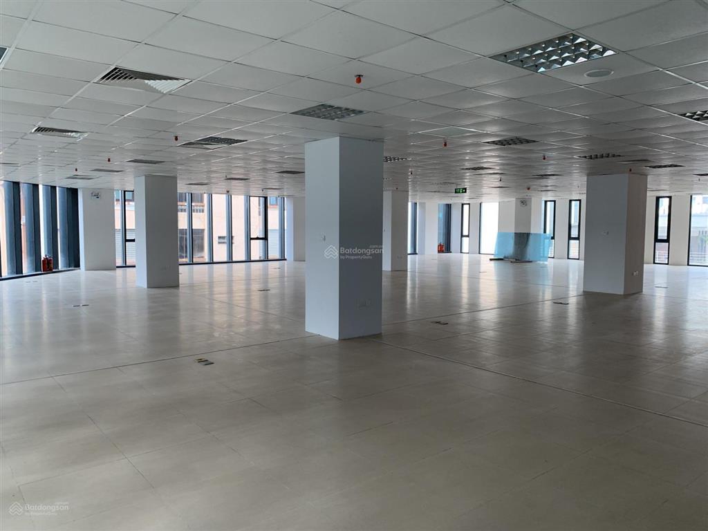 Cho thuê mặt phố đường ngọc khánh 500m2 x 4 tầng, giá 385 triệu/tháng mặt tiền rộng trần cao