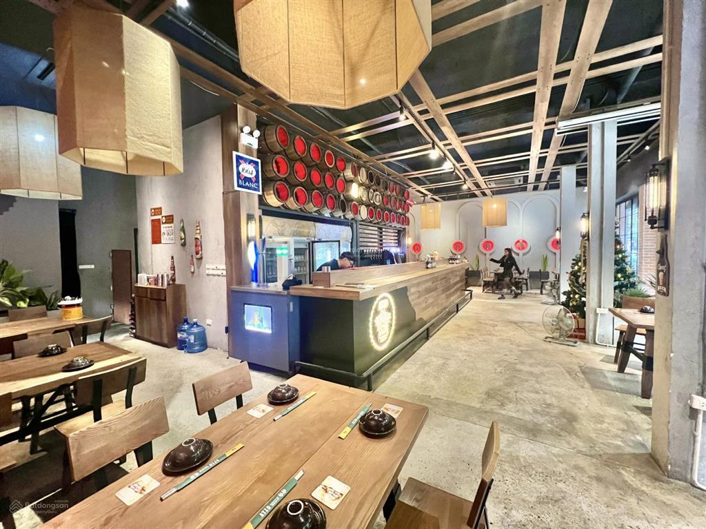 Cho thuê nhà mp tông đản, hoàn kiếm. dt 233m2, mt 13m. giá 160tr phù hợp nhà hàng, cafe....