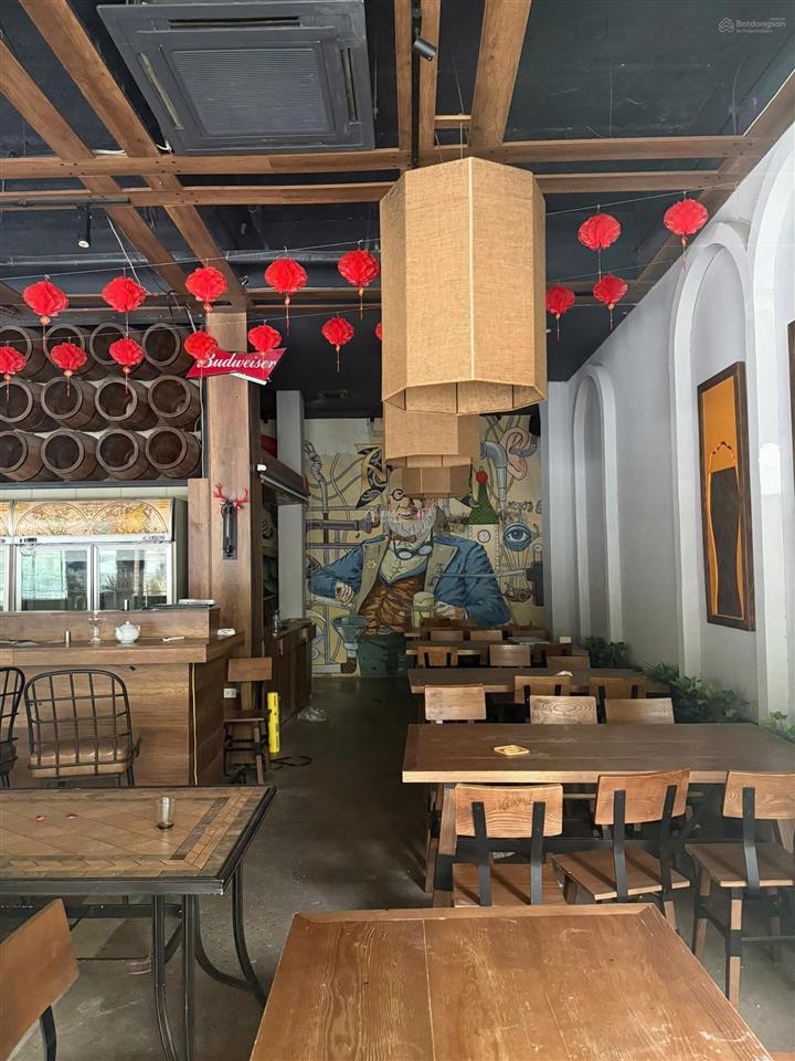 Cho thuê nhà mp tông đản, hoàn kiếm. dt 233m2, mt 13m. giá 160tr phù hợp nhà hàng, cafe....