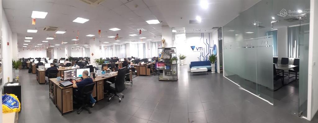 Cho thuê văn phòng hạng c, hoàng cầu. dt 110m2 giá 22tr/tháng. có điều hòa, thang máy, để xe