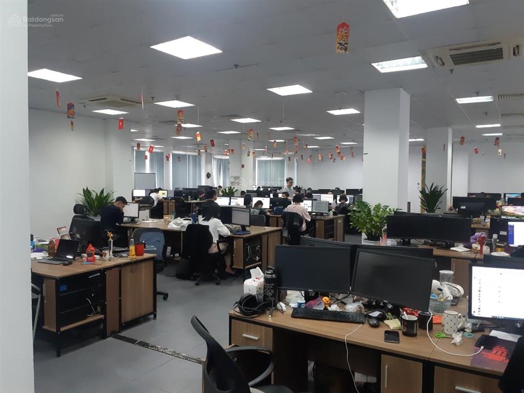 Cho thuê văn phòng hạng c, hoàng cầu. dt 110m2 giá 22tr/tháng. có điều hòa, thang máy, để xe