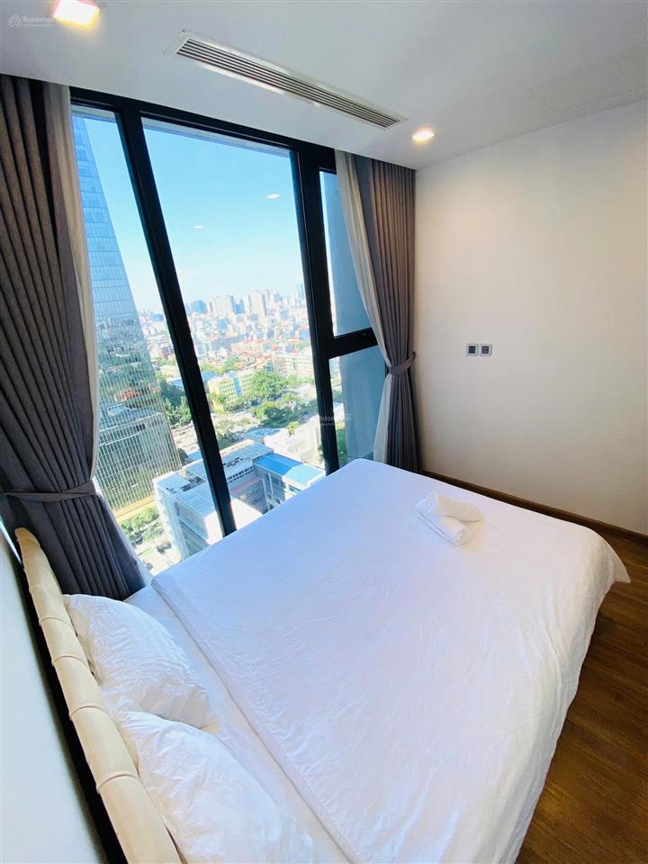 Bán căn hộ tòa m1  metropolis liễu giai, dt 120m2, giá 31.5 tỷ. view hồ tây. full đồ. căn góc 07.
