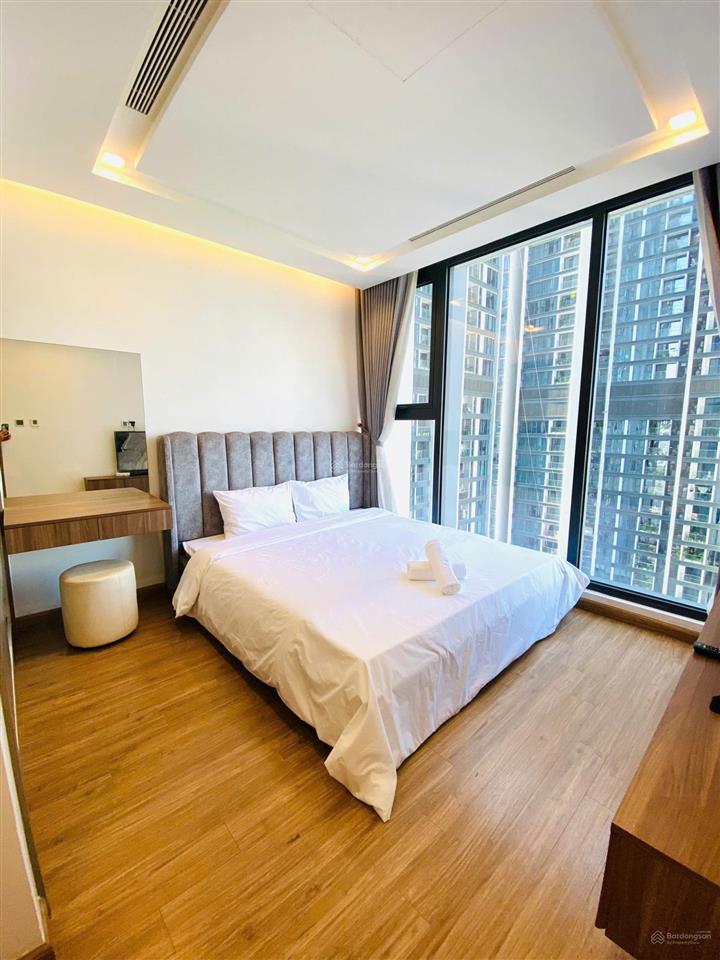 Bán căn hộ tòa m1  metropolis liễu giai, dt 120m2, giá 31.5 tỷ. view hồ tây. full đồ. căn góc 07.