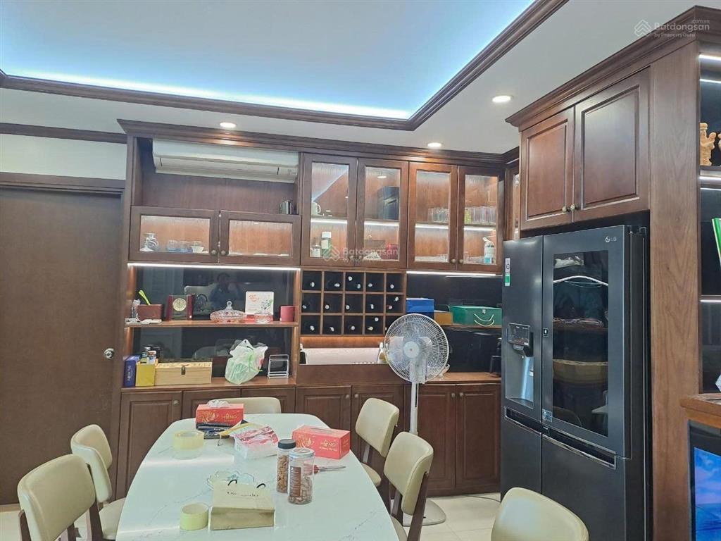 Cho thuê căn hộ 26 liễu giai, dt 91m2, 3pn, 2vs. giá cho thuê 20tr/tháng. đồ cơ bản. free phí dv