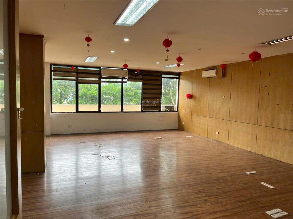 Cho thuê văn phòng bà triệu (gần vincom), dt 100m2 giá 41tr, gồm phí dịch vụ