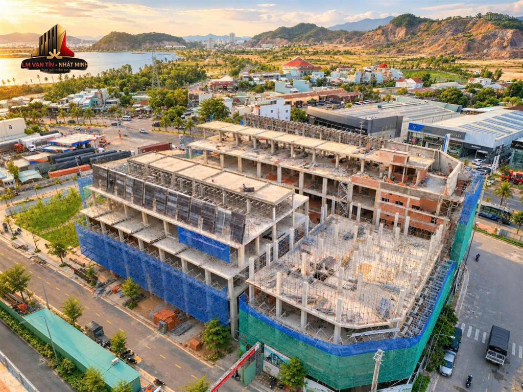 Nhà phố xây sẵn 4 tầng 1 tum, khu dân cư đồng bộ, mặt đường tây sơn  phú gia royal park quy nhơn