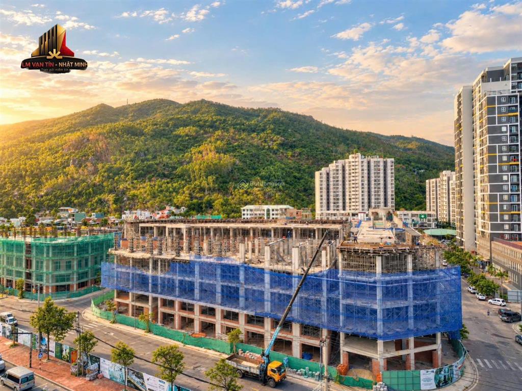 Nhà phố xây sẵn 4 tầng 1 tum, khu dân cư đồng bộ, mặt đường tây sơn  phú gia royal park quy nhơn