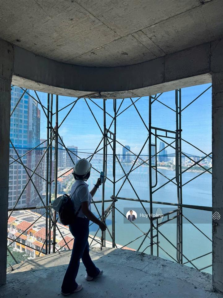 Siêu phẩm! bán căn góc p2  11 tầng cao  view sông hàn, pháo hoa  tuyệt đẹp và đẳng cấp!
