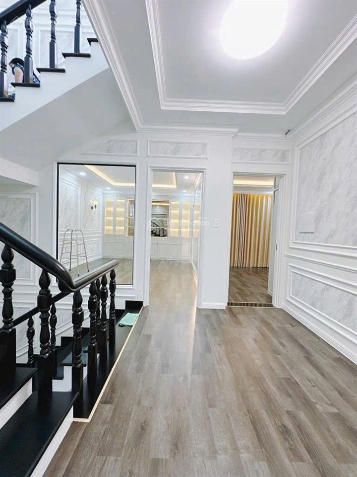 Cho thuê nhà đường hai bà trưng, nguyên căn ngang 5x25m. giá chỉ 3x
