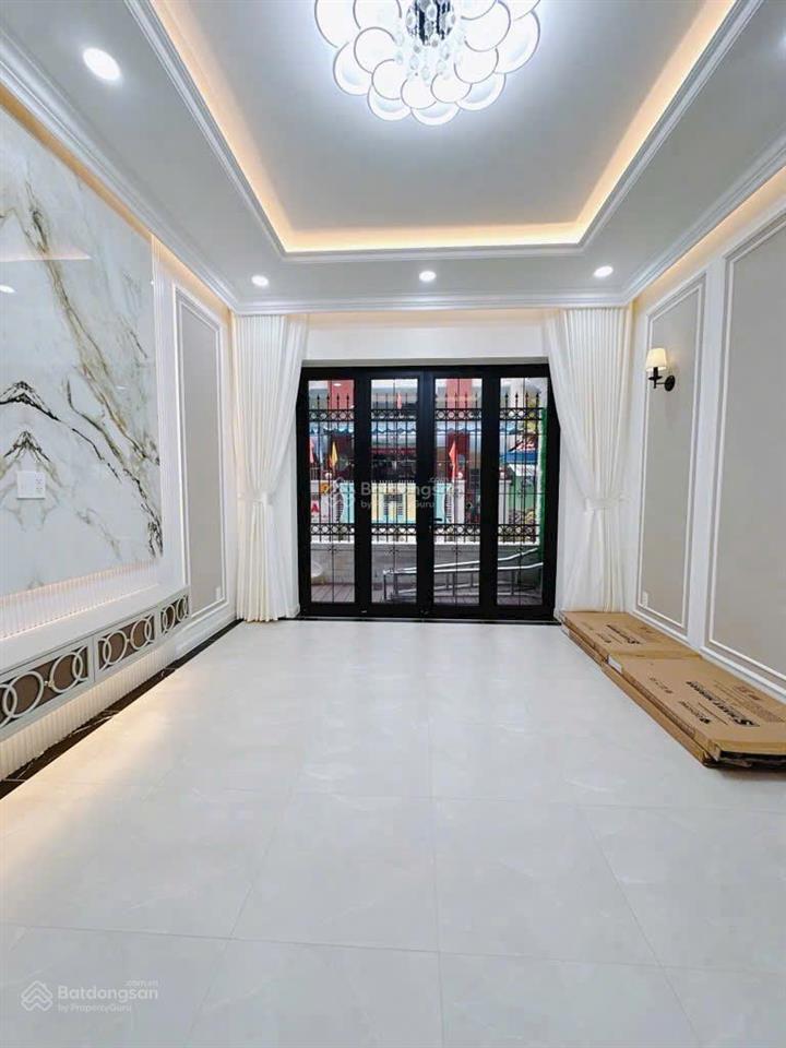 Cho thuê nhà đường hai bà trưng, nguyên căn ngang 5x25m. giá chỉ 3x