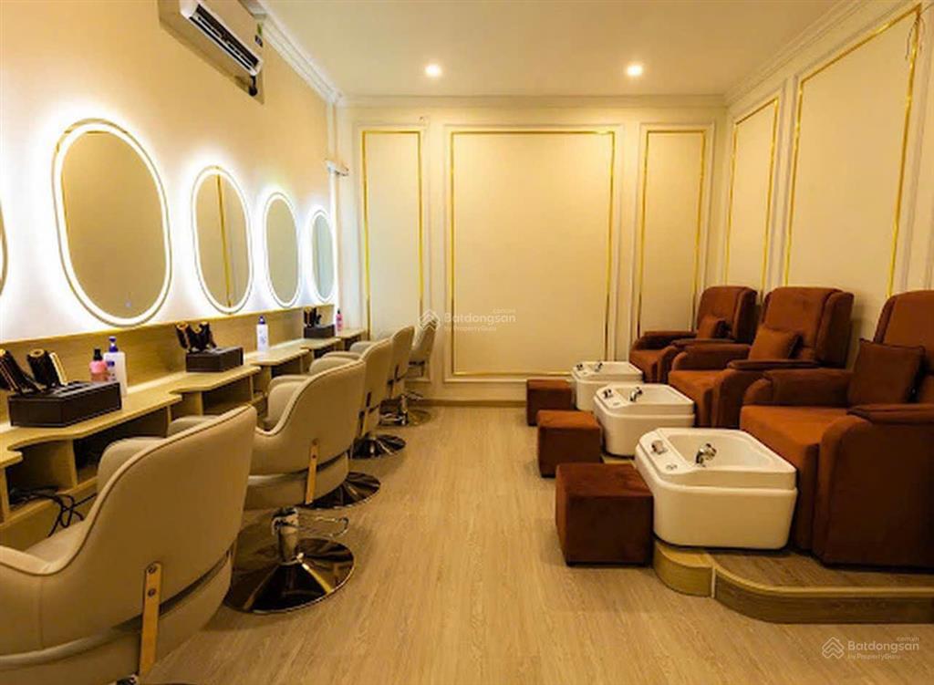 Cho thuê gấp nhà mặt tiền 5x20m võ văn tần, có thang máy và pccc đầy đủ. giá 65 triệu