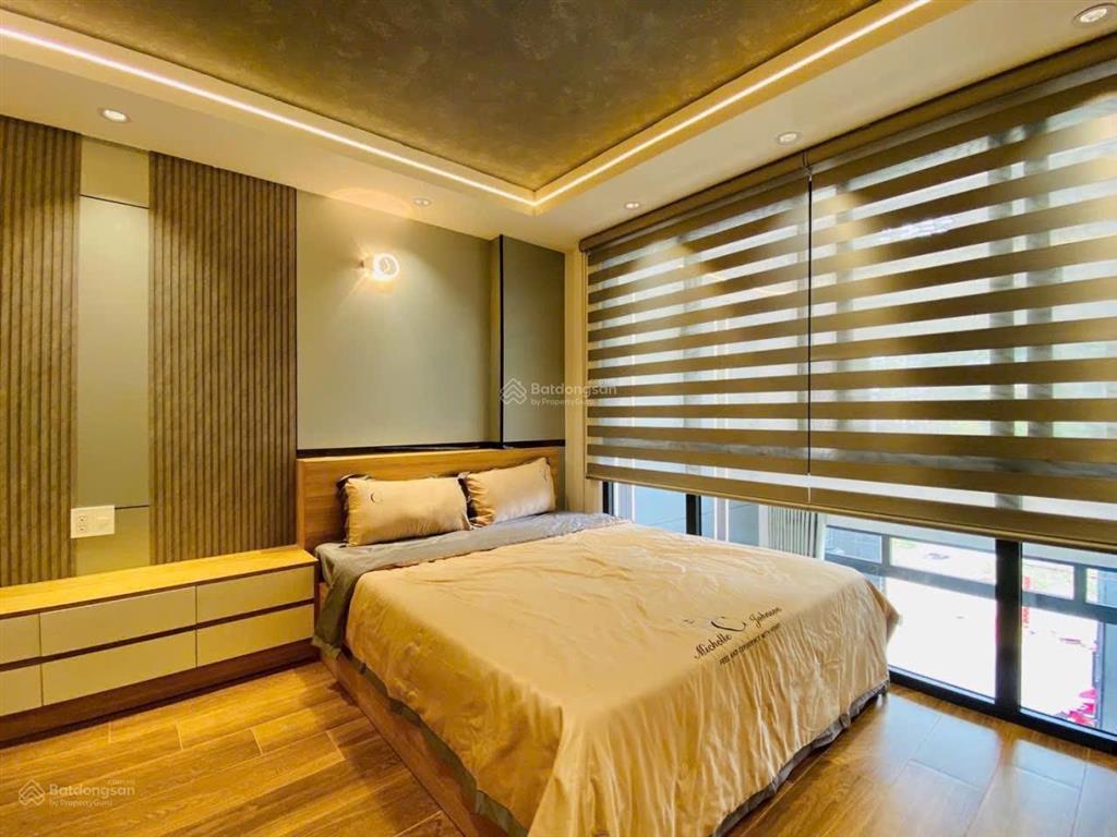 Cho thuê nguyên căn 1 trệt 4 lầu, ngang 5m, mặt tiền trường sa, quận 3, giá chỉ 35 triệu
