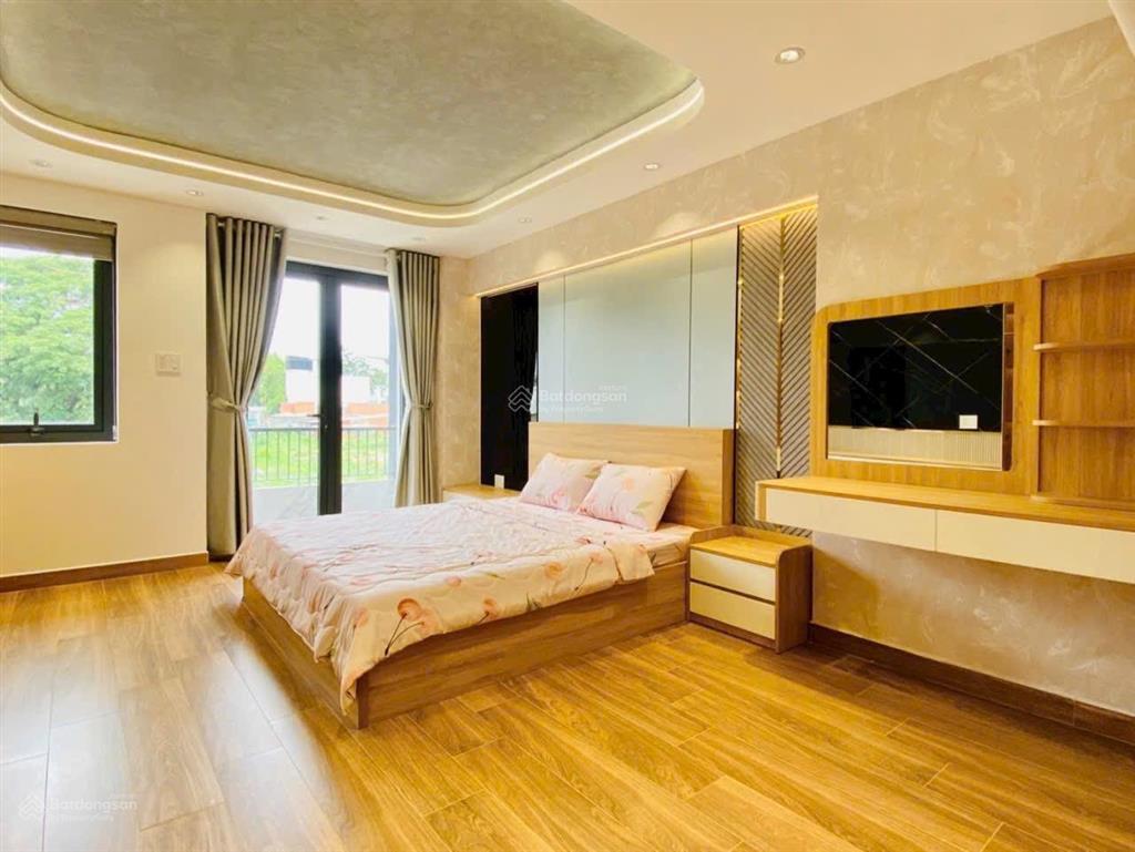 Cho thuê nguyên căn 1 trệt 4 lầu, ngang 5m, mặt tiền trường sa, quận 3, giá chỉ 35 triệu