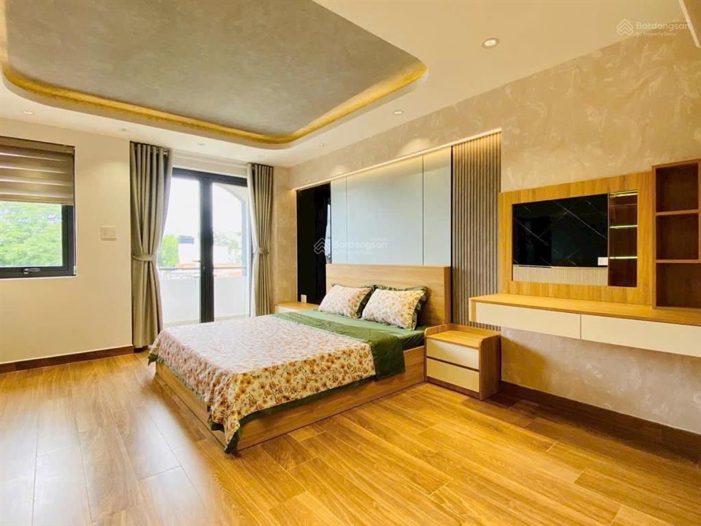 Cho thuê nguyên căn 1 trệt 4 lầu, ngang 5m, mặt tiền trường sa, quận 3, giá chỉ 35 triệu