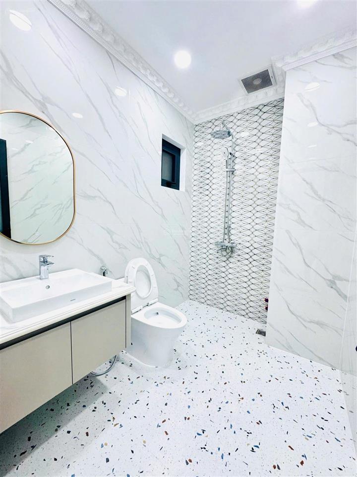 Cho thuê biệt thự mini ngang 8m, dt sàn 124m2  phường tân định, khu trung tâm quận 1
