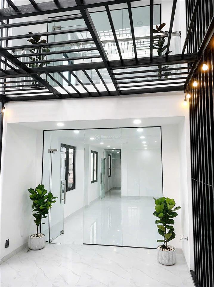 Chính chủ cần cho thuê gấp nguyên căn 1 trệt 3 lầu, mặt tiền nguyễn thiện thuật, trung tâm quận 3