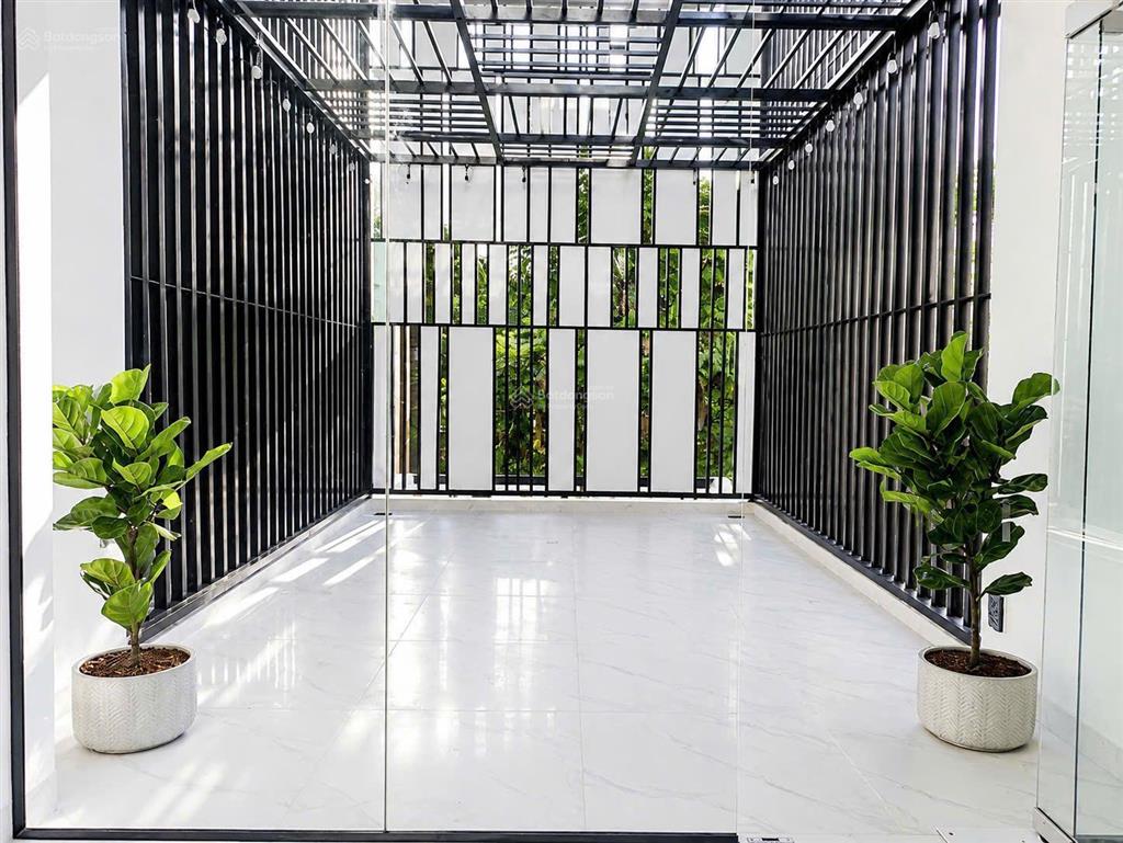 Chính chủ cần cho thuê gấp nguyên căn 1 trệt 3 lầu, mặt tiền nguyễn thiện thuật, trung tâm quận 3