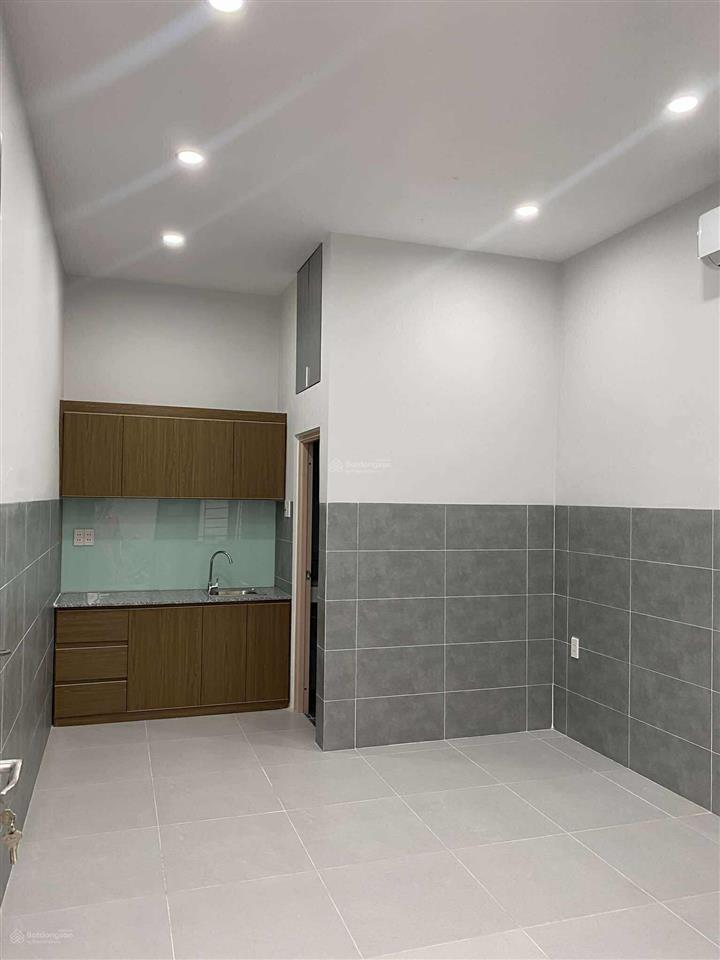 Cho thuê phòng trọ mặt tiền quận 12 (gần đh nguyễn tất thành)