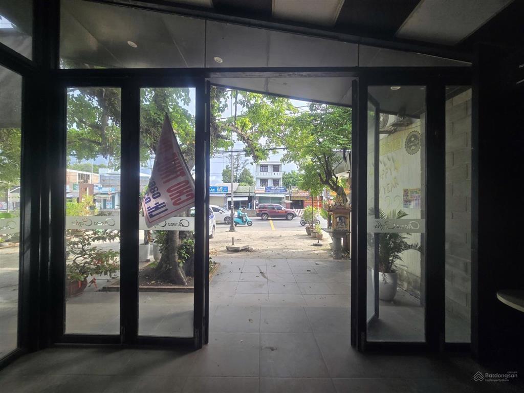 Mặt bằng kd nguyễn tất thành, đối diện kcn phú bài, gần sân bay  ngã 3 đường tránh
