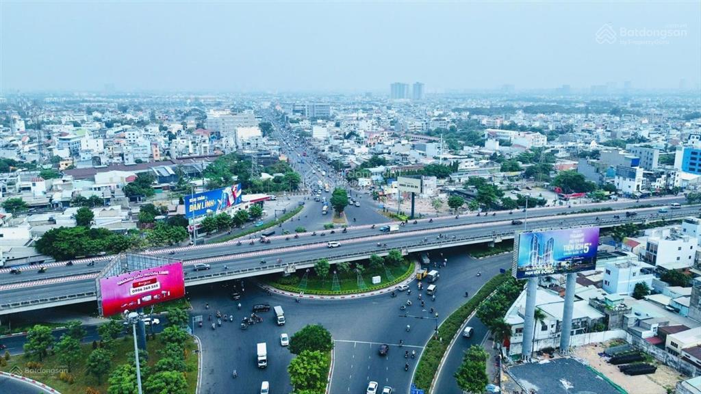 Cần chuyển nhượng gấp khuôn đất đẹp hơn 1000m2 mt quốc lộ 13 ngang 22m xd cao tầng 15 phút về q1