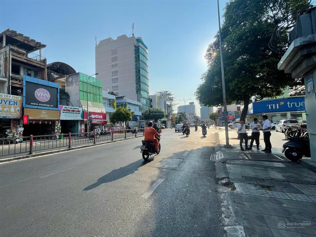Cần tiền giảm ngay 30 tỷ mt phan đăng lưu, ngang 9m giá chỉ còn 39 tỷ