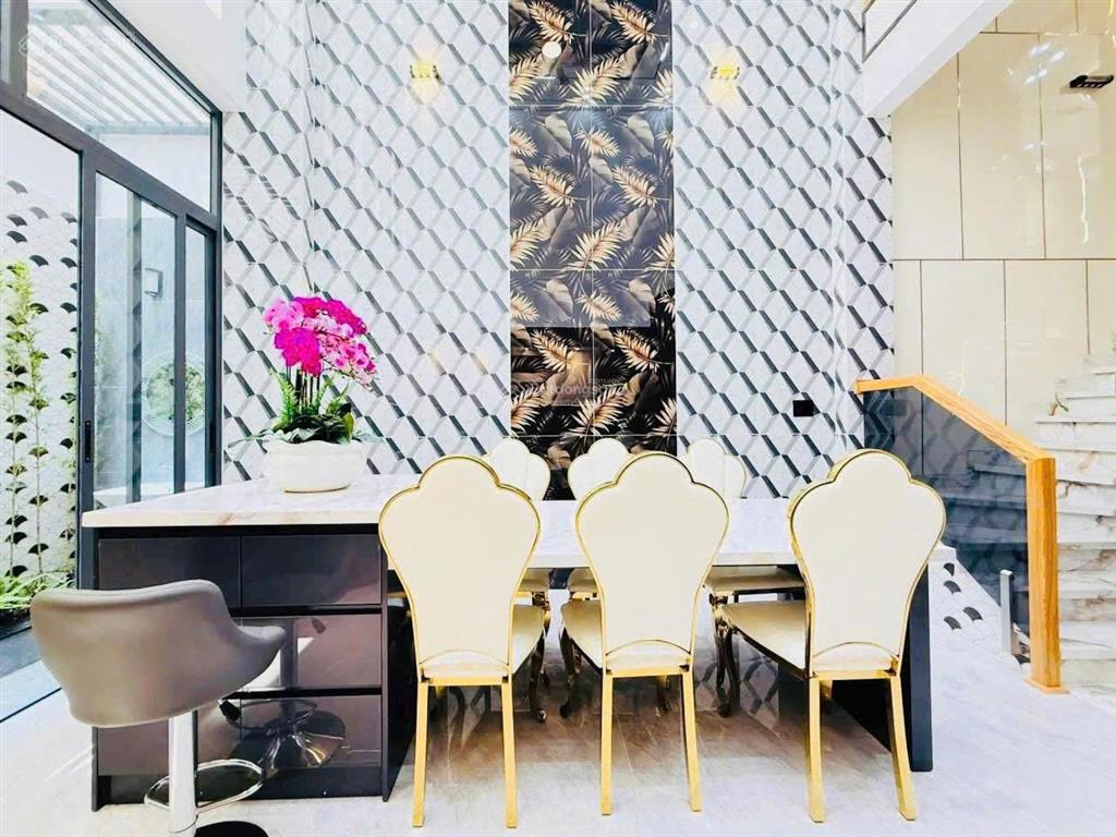 Bán nhà mặt tiền đường trần phú, phường 4, q5, 4x11m kết cấu trệt 1 lầu giá 8,5 tỷ thương lượng