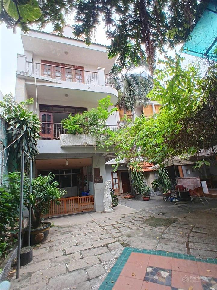 Định cư nước ngoài bán gấp biệt thự sân vườn trung tâm quận bình thạnh