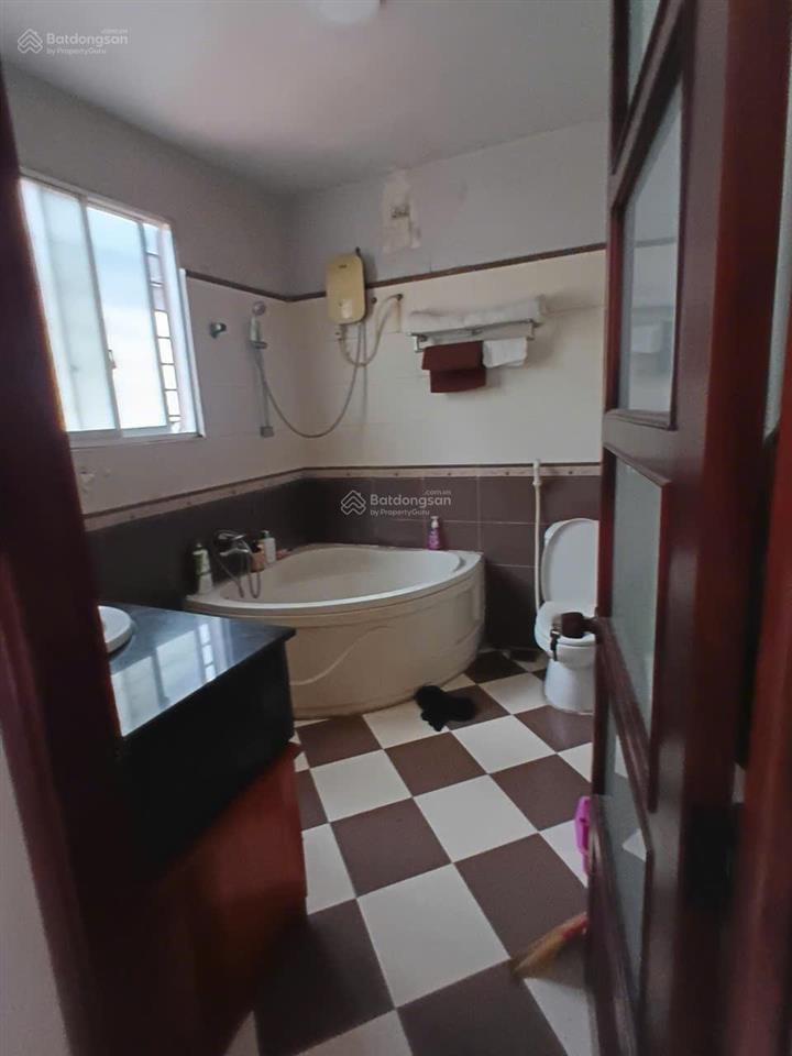 Định cư nước ngoài bán gấp biệt thự sân vườn trung tâm quận bình thạnh