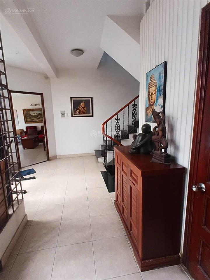 Định cư nước ngoài bán gấp biệt thự sân vườn trung tâm quận bình thạnh