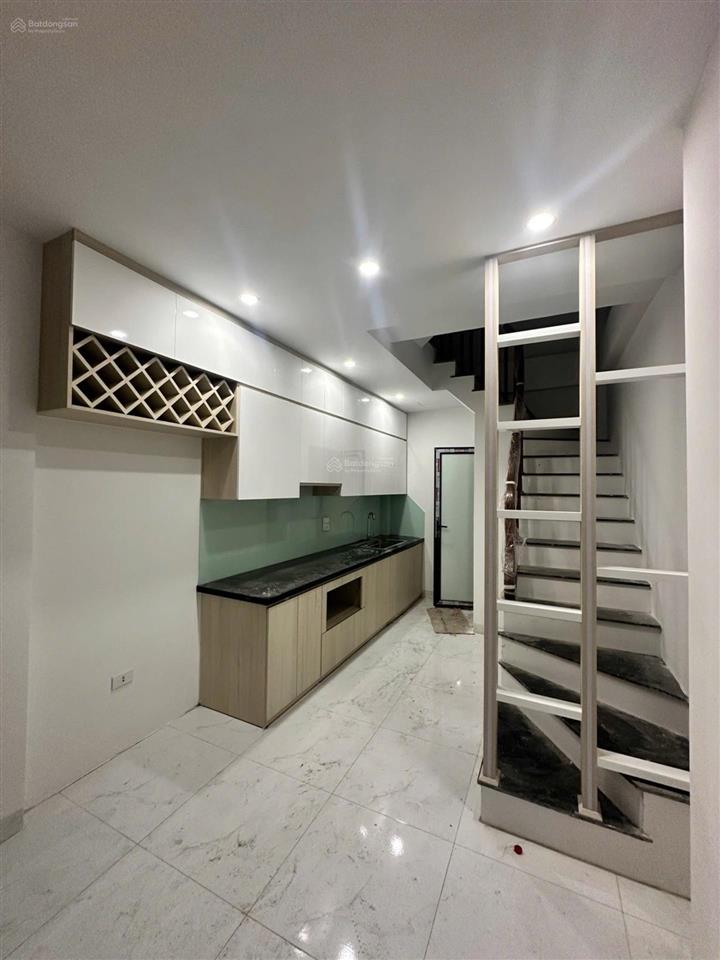 Bán nhà hoàng mai  hoàng văn thụ, 32m2 6tầng xây mới, ô tô đỗ cổng an sinh đỉnh chỉ 7,5 tỷ (ctl)