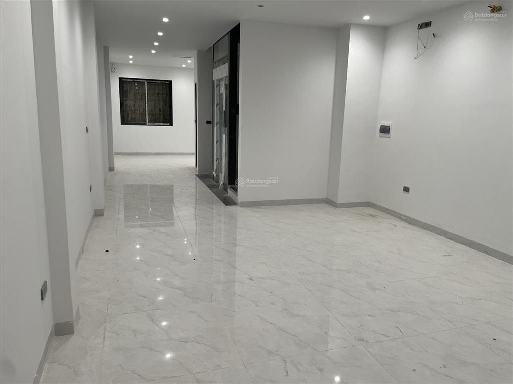 Cho thuê nhà mặt ngõ ô tô đỗ cửa, cách phố chính tam khương 20m