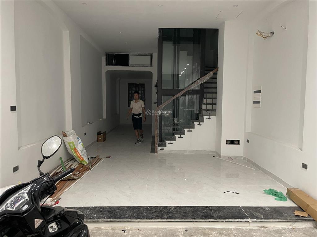 Cho thuê nhà mặt ngõ ô tô đỗ cửa, cách phố chính tam khương 20m