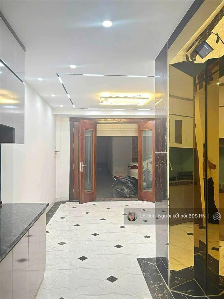 Nhà đẹp ngay hồ văn chương, trung tâm đống đa 40m2 * 6 tầng, thang máy, oto đỗ cửa. chỉ 13.45đ