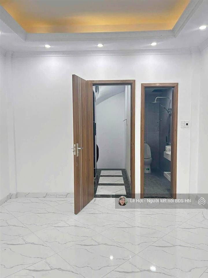 Nhà đẹp ngay hồ văn chương, trung tâm đống đa 40m2 * 6 tầng, thang máy, oto đỗ cửa. chỉ 13.45đ