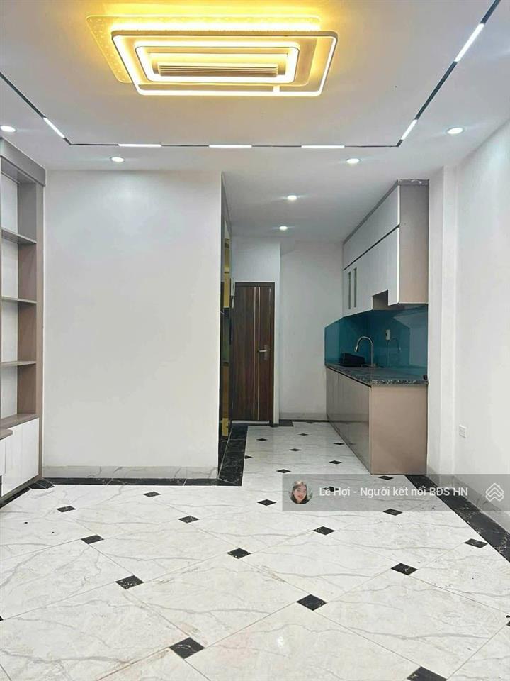 Nhà đẹp ngay hồ văn chương, trung tâm đống đa 40m2 * 6 tầng, thang máy, oto đỗ cửa. chỉ 13.45đ