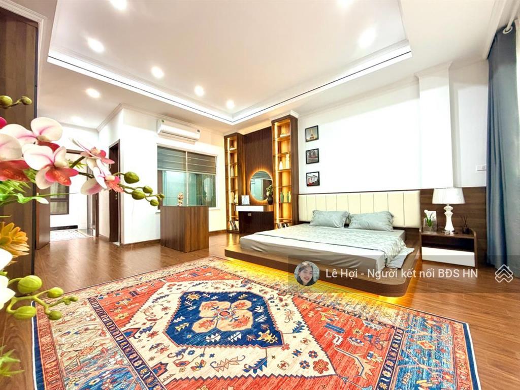 Cần bán nhà đẹp phố hào nam, 62m2 * 6 tầng thang máy, gần oto, khu dân trí cao, an sinh cực đỉnh.