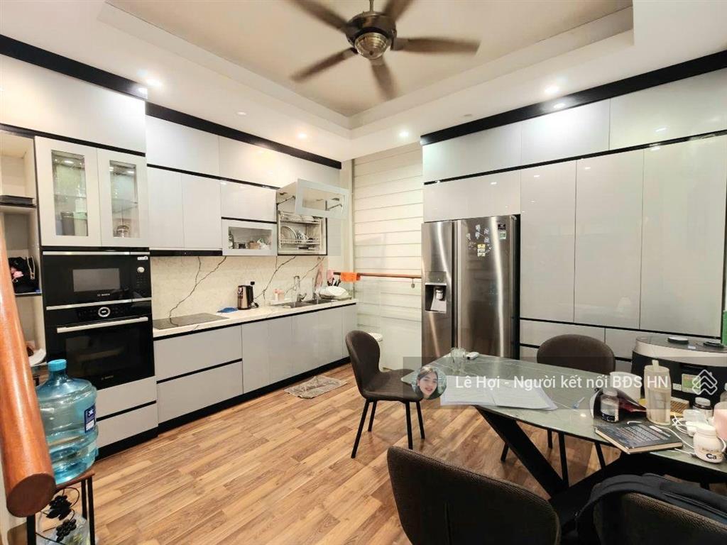 Sở hữu ngay ! oto đỗ gần, đông tác, dt hơn 45m2 *6 tầng siêu đẹp, 50m ra phố, dân trí cao, ở sướng.