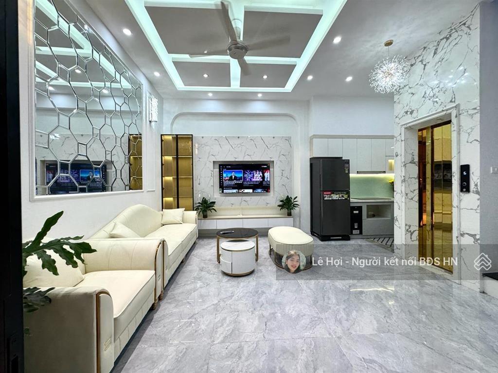 Nhà mới đống đa, 38m2 xây 6 tầng, thang máy, 2 nhà ra phố, oto đỗ cổng, tài chính chỉ 11 tỷ.