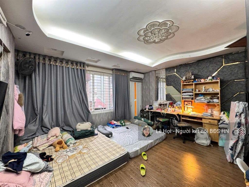 Gấp! tài chính 17 tỷ sở hữu nhà pháo đài láng 64m2*4t, gần phố, sát oto, dân xây kiên cố, sđcc