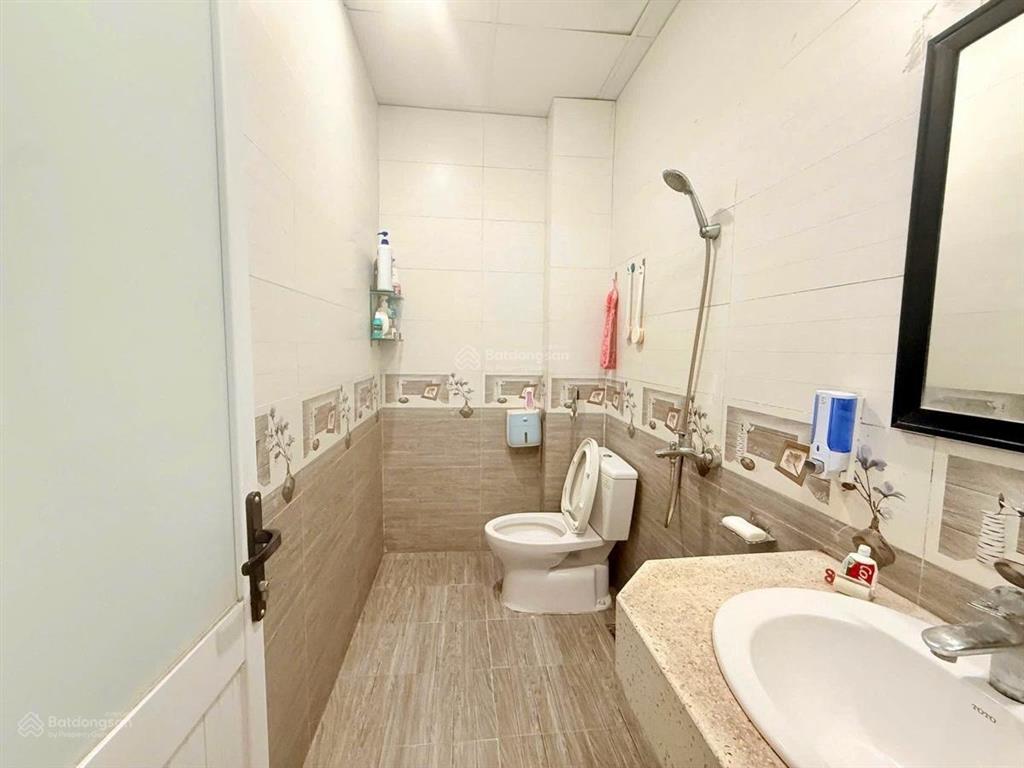 13 tỷ  láng hạ, đống đa. nhà dân xây 47m2, mặt tiền 4.2m lý tưởng, nhà gần phố, an sinh tốt.