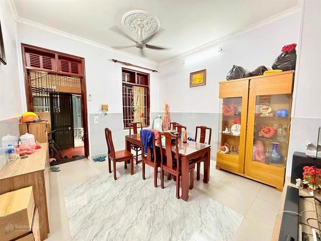 13 tỷ  láng hạ, đống đa. nhà dân xây 47m2, mặt tiền 4.2m lý tưởng, nhà gần phố, an sinh tốt.