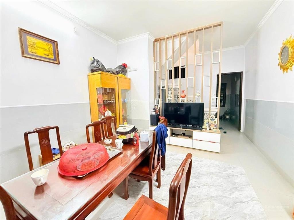 13 tỷ  láng hạ, đống đa. nhà dân xây 47m2, mặt tiền 4.2m lý tưởng, nhà gần phố, an sinh tốt.
