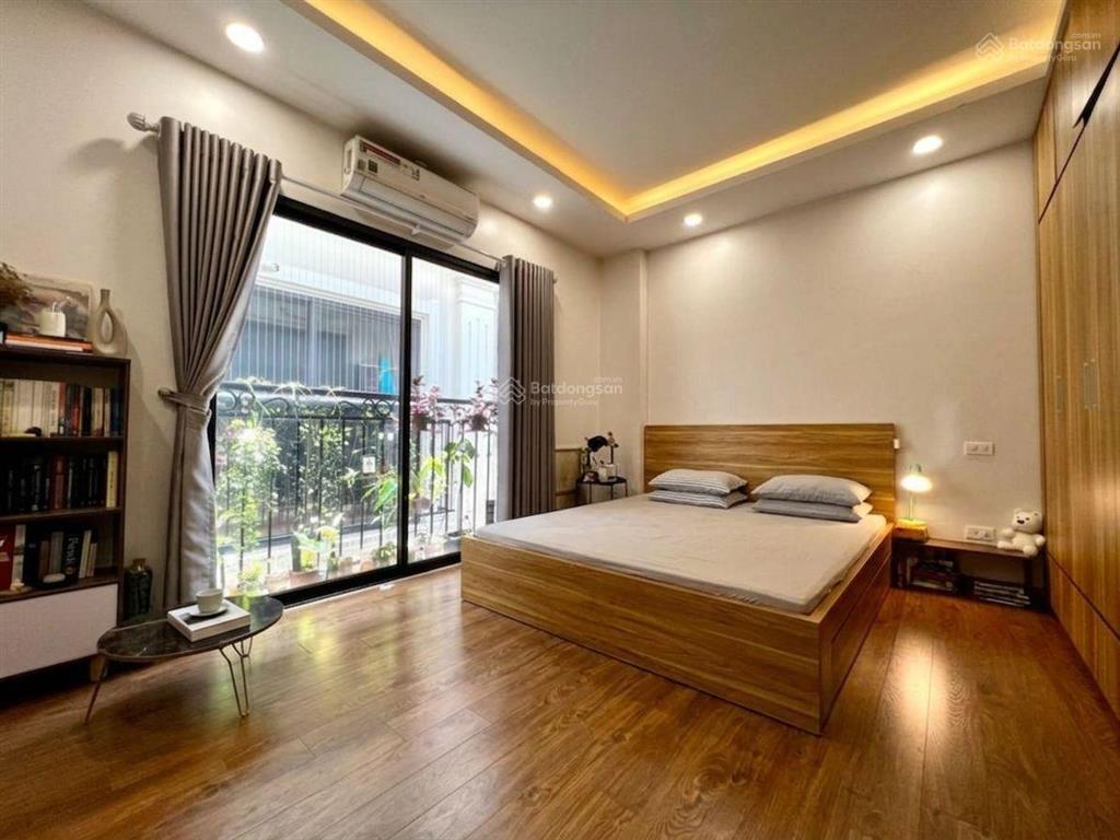 Bán nhà 10 tỷ  pháo đài láng  đống đa. dt 38m2 * 5 tầng, gần phố, oto đỗ gần, nhà đẹp full đồ.